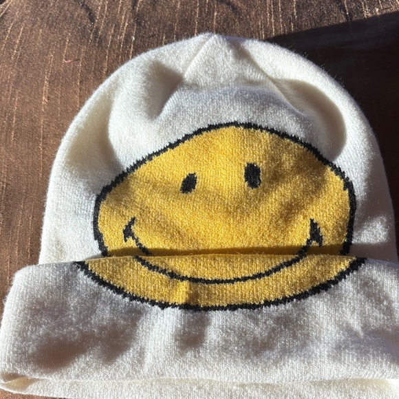 American Eagle Outfitters White and Yellow Smiley Beanie - Picture 5 of 5